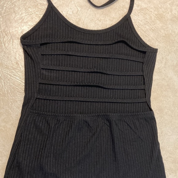 Venus brand black ribbed halter top size medium - Picture 2 of 4
